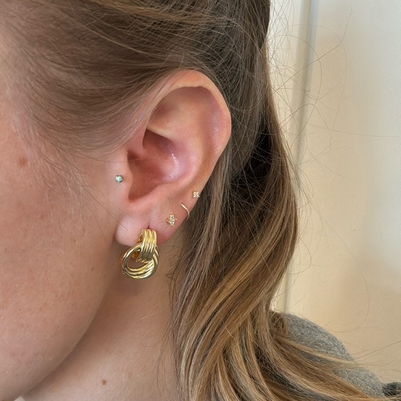 Chunky bold knot stud earrings gold - Picture 8 of 10